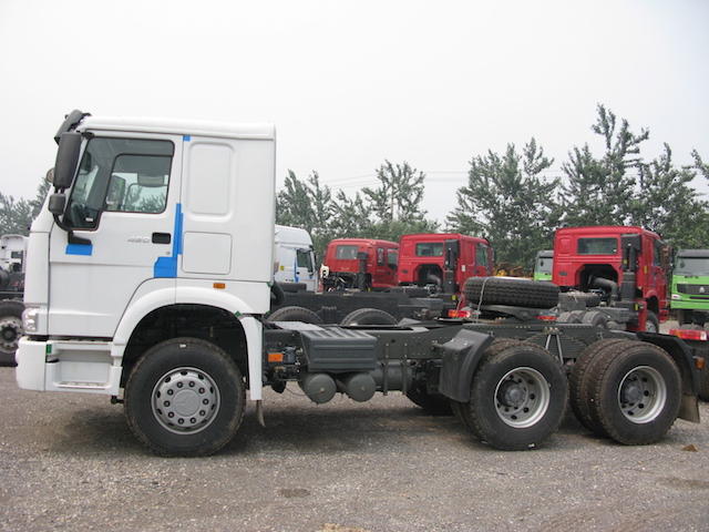 Camión tractor 420Hp-SinoTruk HOWO-ZZ4257V3241W